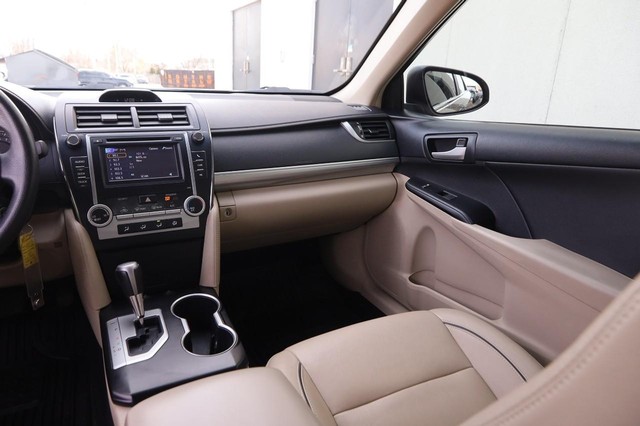 Toyota Camry Vehicle Image 21