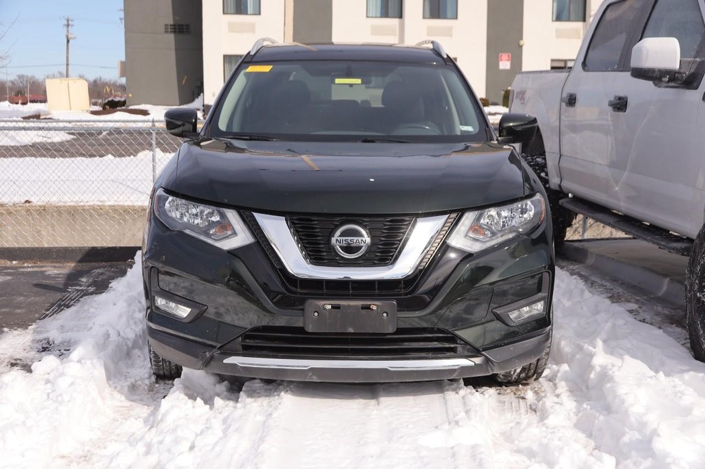 Nissan Rogue Vehicle Full-screen Gallery Image 3