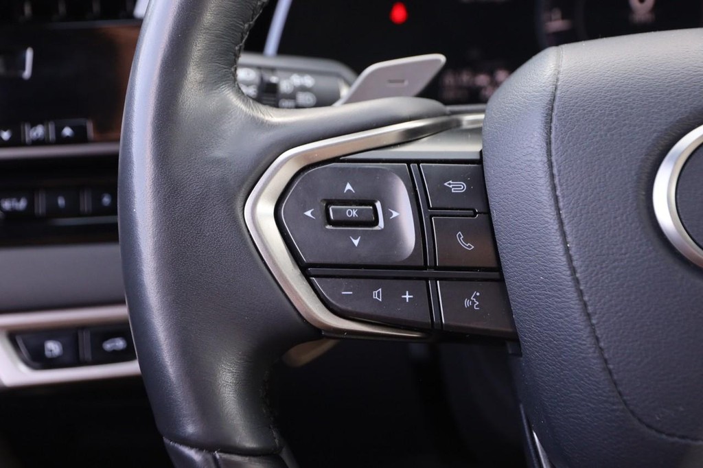 Lexus RX Vehicle Full-screen Gallery Image 13