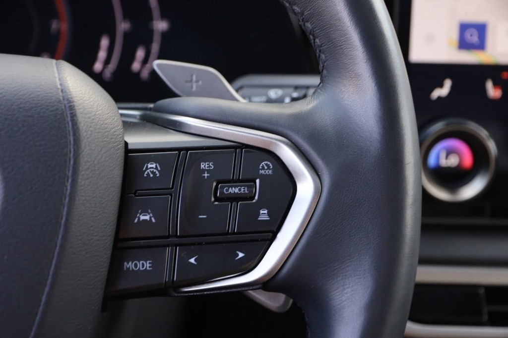 Lexus RX Vehicle Full-screen Gallery Image 14