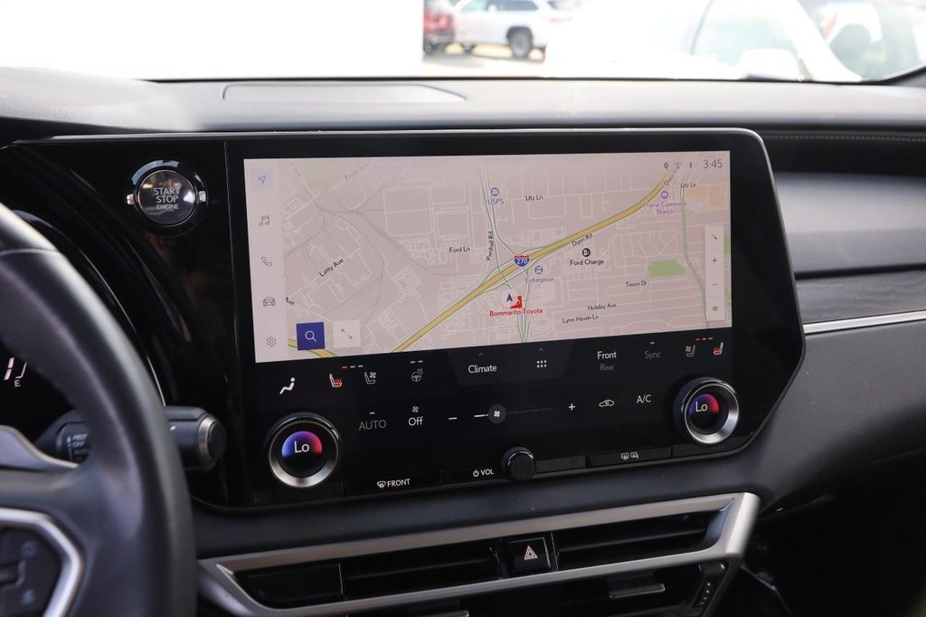 Lexus RX Vehicle Full-screen Gallery Image 17