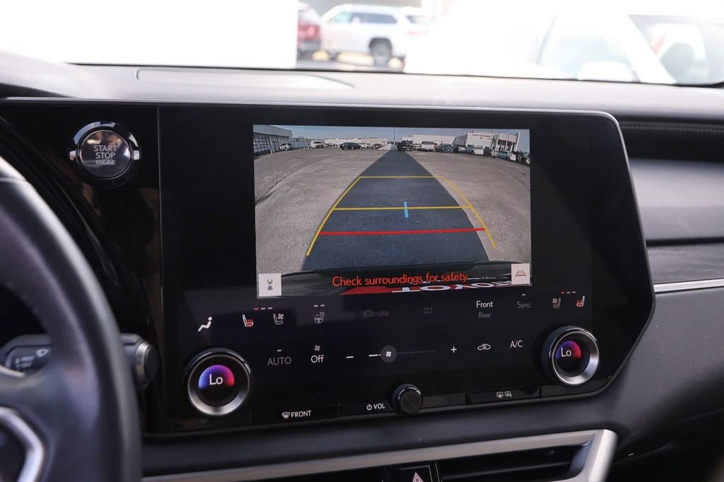 Lexus RX Vehicle Full-screen Gallery Image 18