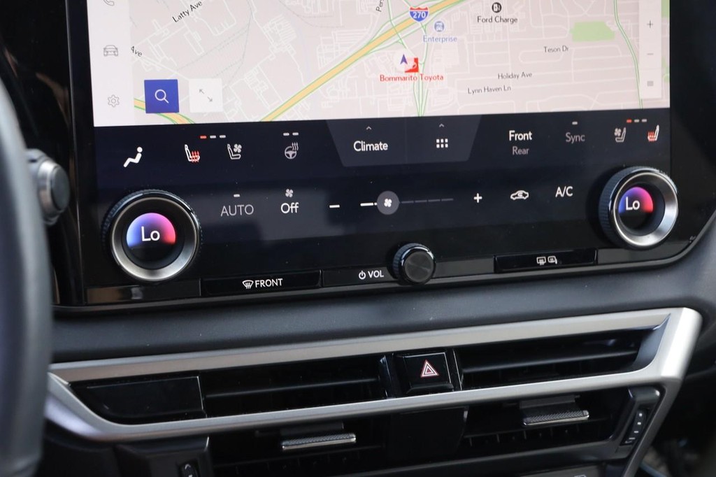 Lexus RX Vehicle Full-screen Gallery Image 19