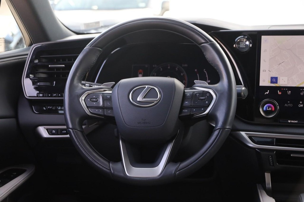 Lexus RX Vehicle Full-screen Gallery Image 25