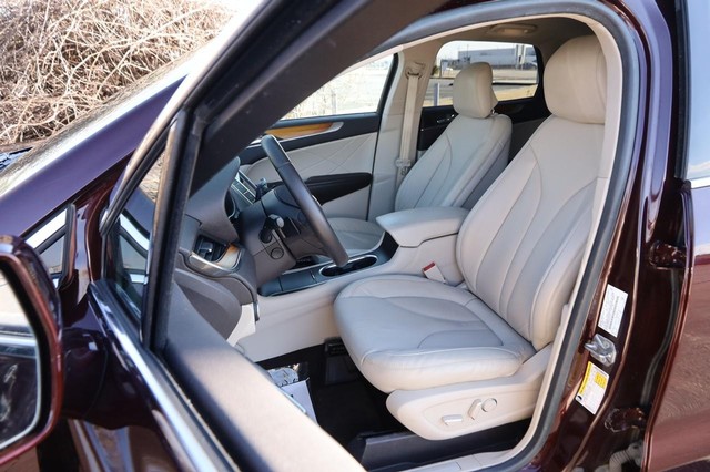 Lincoln MKC Vehicle Image 09