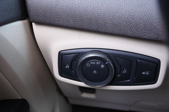 Lincoln MKC Vehicle Image 19