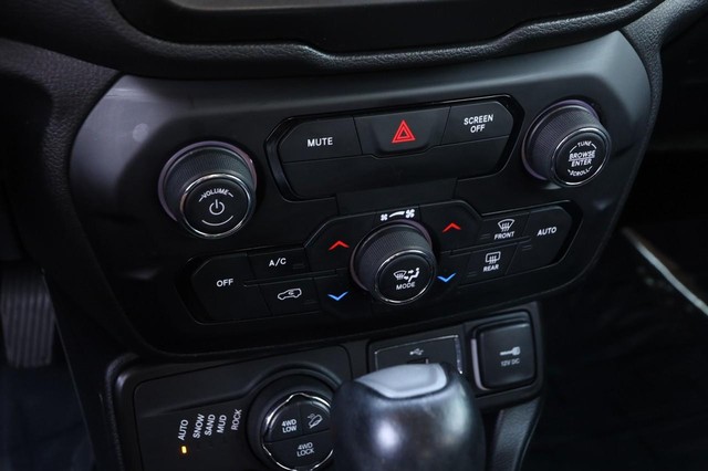 Jeep Renegade Vehicle Image 17