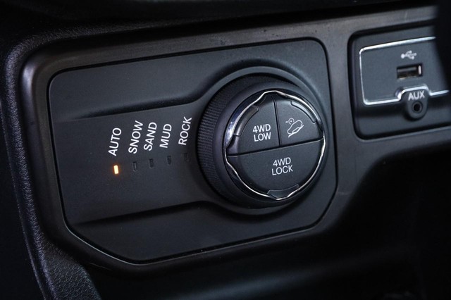 Jeep Renegade Vehicle Image 18