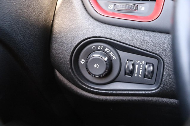 Jeep Renegade Vehicle Image 19