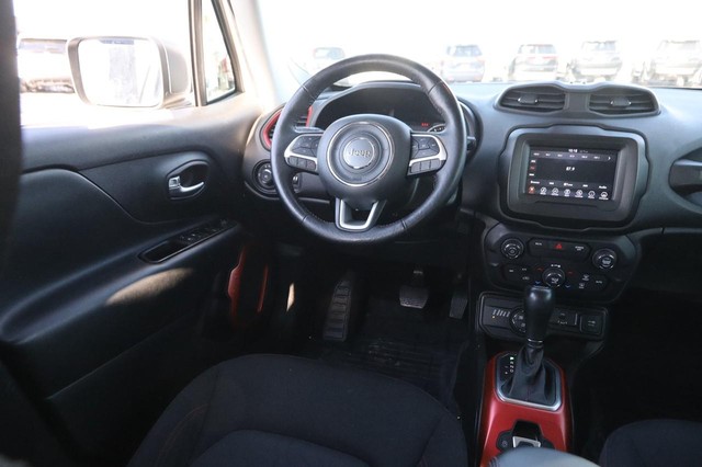 Jeep Renegade Vehicle Image 21