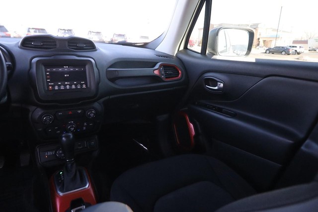 Jeep Renegade Vehicle Image 24