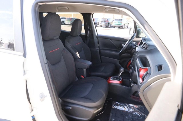 Jeep Renegade Vehicle Image 25