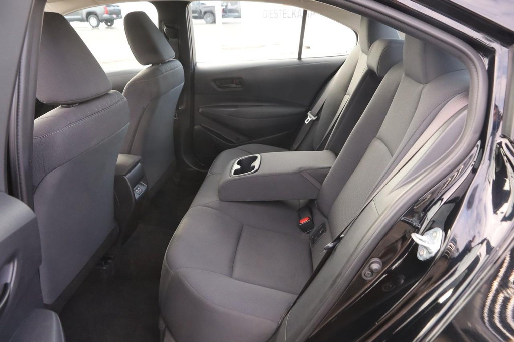 Toyota Corolla Vehicle Full-screen Gallery Image 9