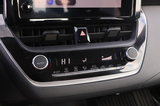 Toyota Corolla Vehicle Image 16