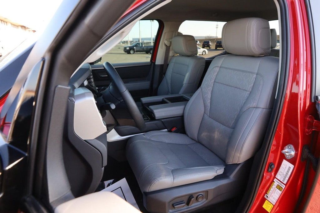 Toyota Tundra 4WD Vehicle Full-screen Gallery Image 8