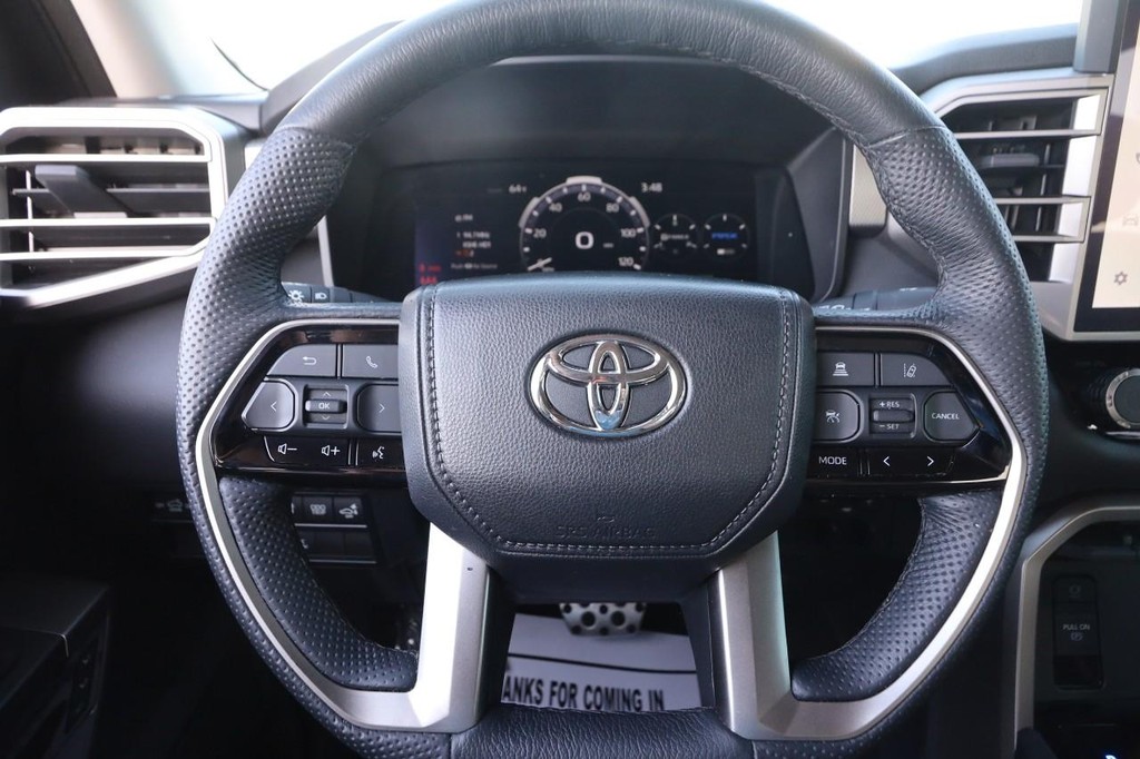 Toyota Tundra 4WD Vehicle Full-screen Gallery Image 10