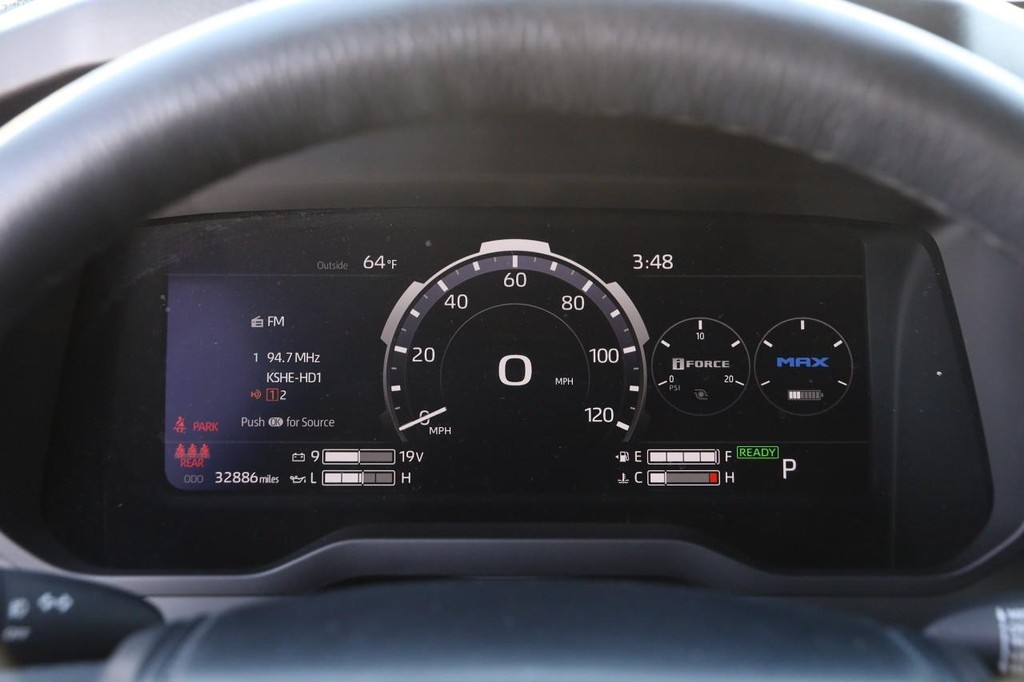 Toyota Tundra 4WD Vehicle Full-screen Gallery Image 13