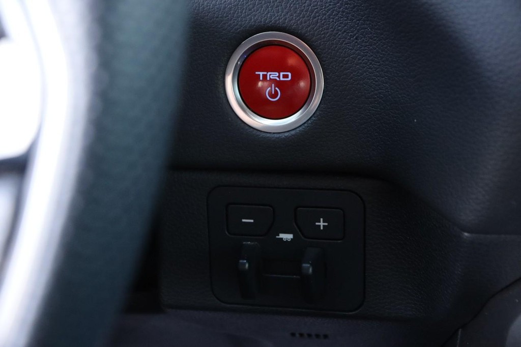 Toyota Tundra 4WD Vehicle Full-screen Gallery Image 14