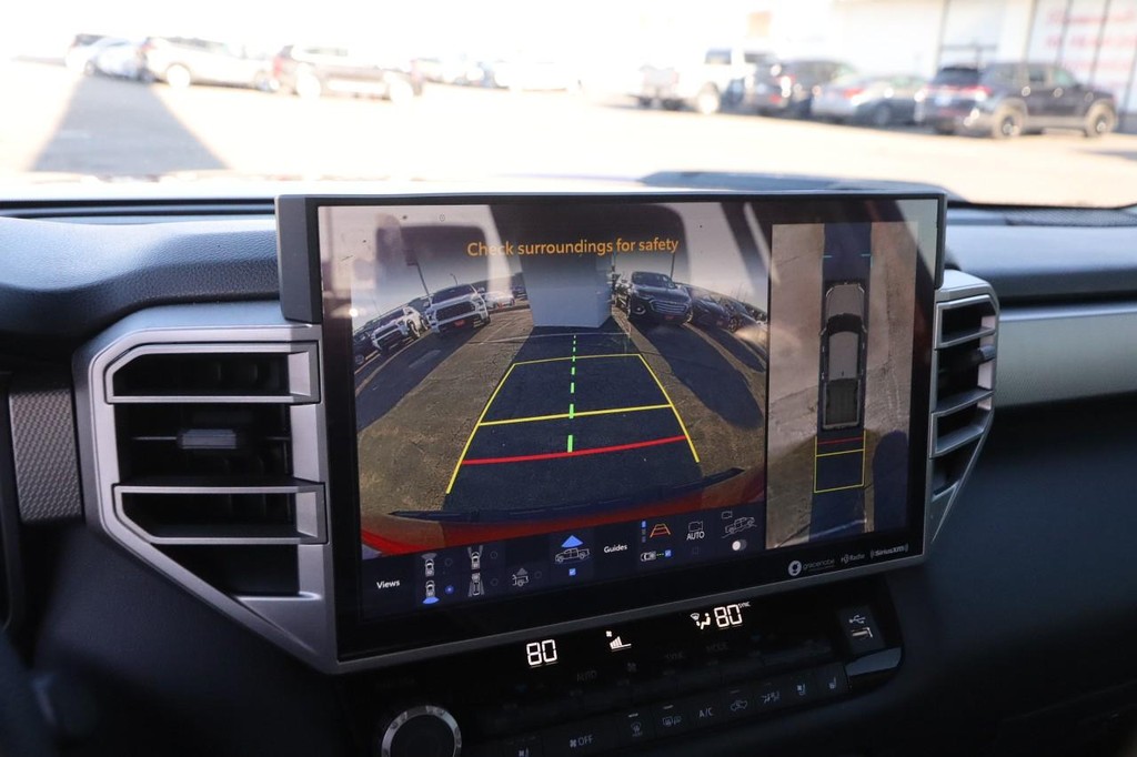 Toyota Tundra 4WD Vehicle Full-screen Gallery Image 16