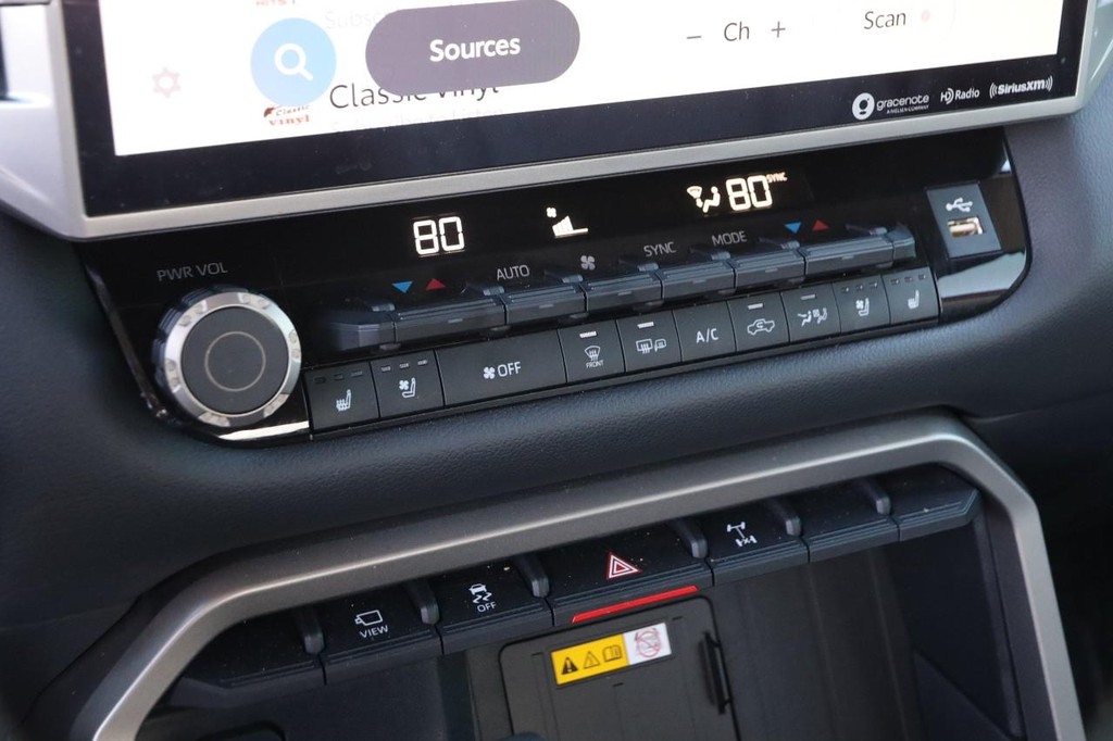 Toyota Tundra 4WD Vehicle Full-screen Gallery Image 17