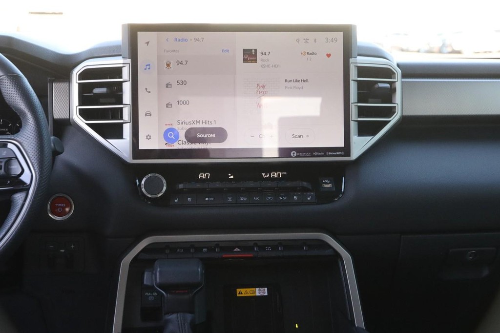 Toyota Tundra 4WD Vehicle Full-screen Gallery Image 24