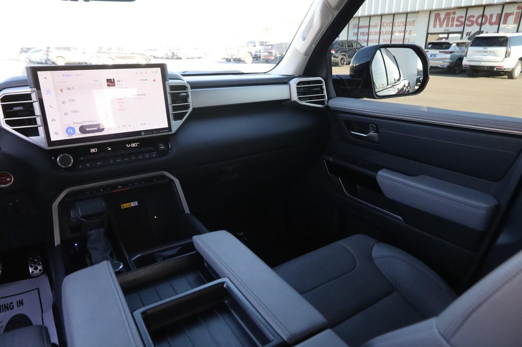 Toyota Tundra 4WD Vehicle Full-screen Gallery Image 25