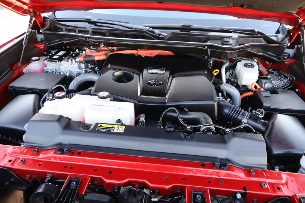 Toyota Tundra 4WD Vehicle Full-screen Gallery Image 27