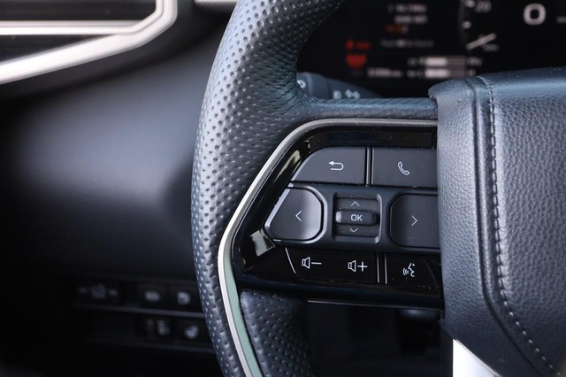 Toyota Tundra 4WD Vehicle Image 11