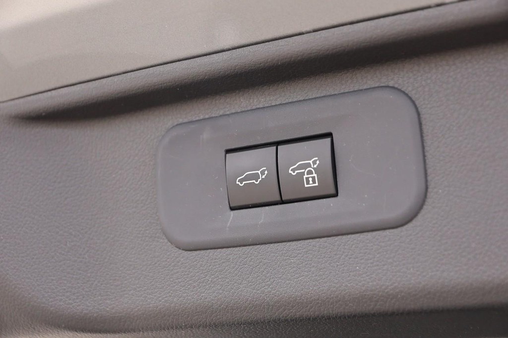 Toyota Grand Highlander Vehicle Full-screen Gallery Image 8