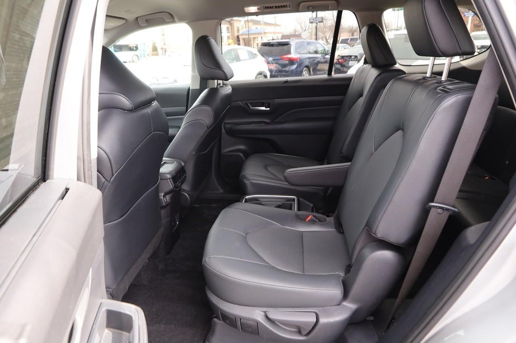 Toyota Grand Highlander Vehicle Full-screen Gallery Image 10