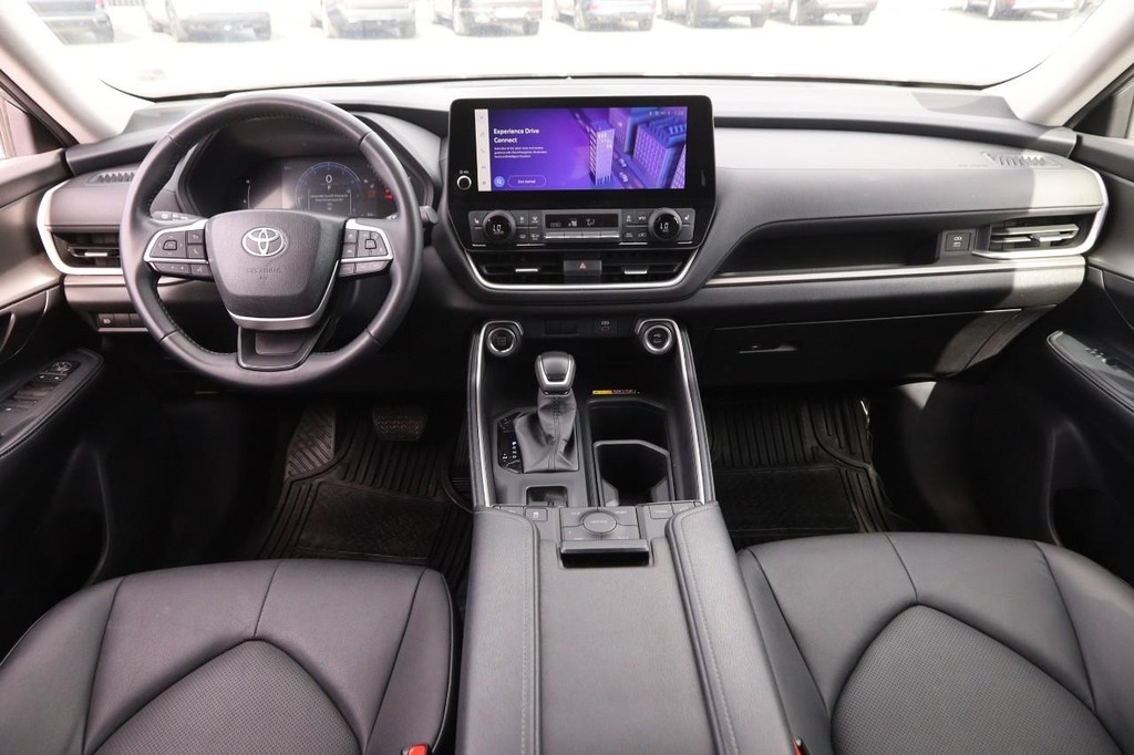 Toyota Grand Highlander Vehicle Full-screen Gallery Image 22