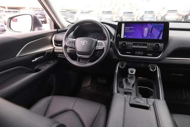 Toyota Grand Highlander Vehicle Image 22