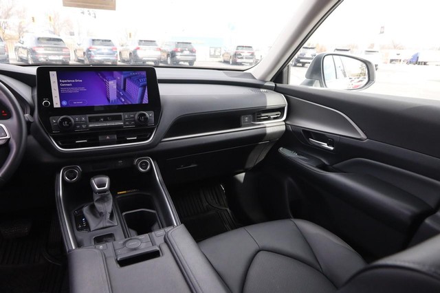 Toyota Grand Highlander Vehicle Image 25