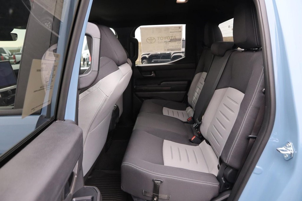 Toyota Tacoma 4WD Vehicle Full-screen Gallery Image 9