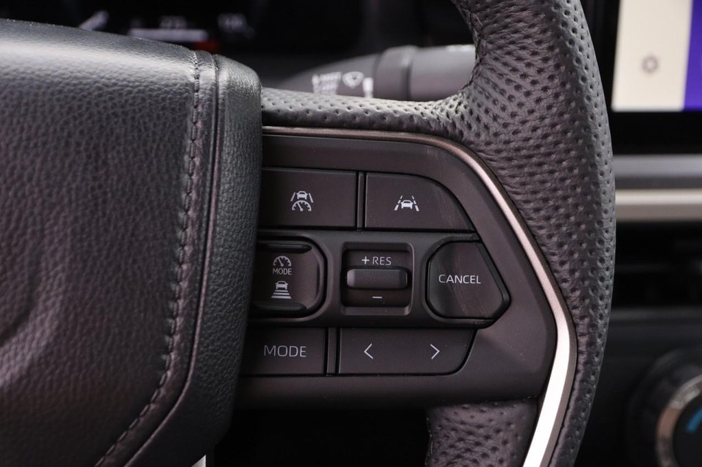 Toyota Tacoma 4WD Vehicle Full-screen Gallery Image 12