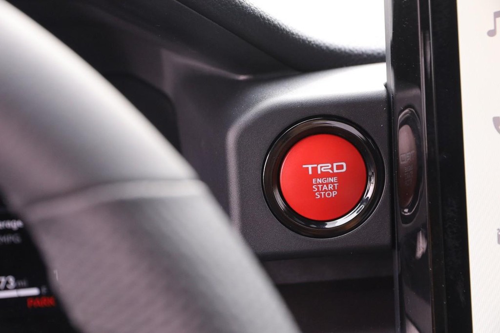 Toyota Tacoma 4WD Vehicle Full-screen Gallery Image 14