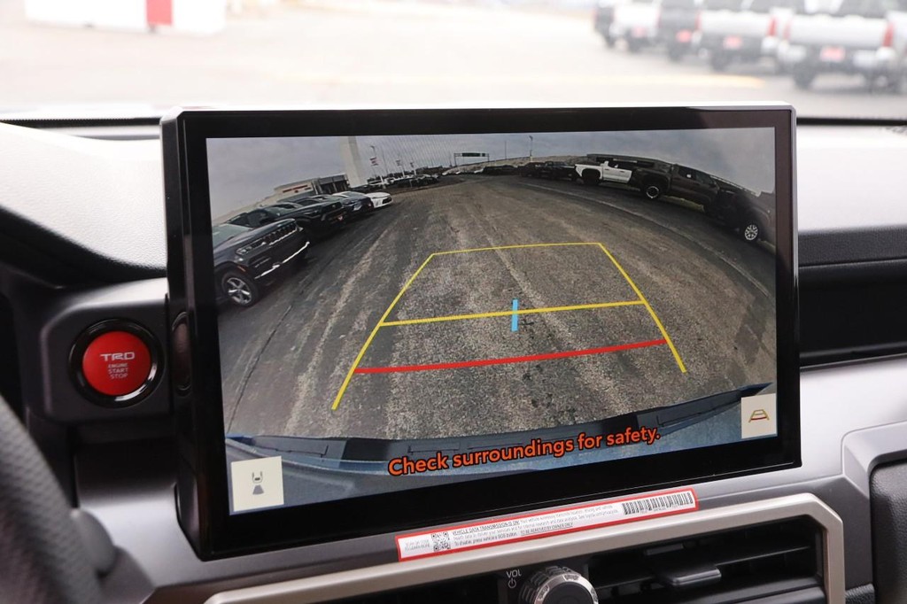 Toyota Tacoma 4WD Vehicle Full-screen Gallery Image 17