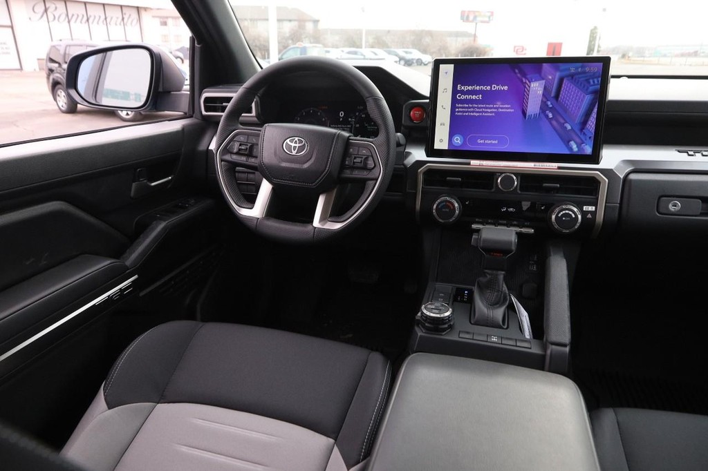 Toyota Tacoma 4WD Vehicle Full-screen Gallery Image 22