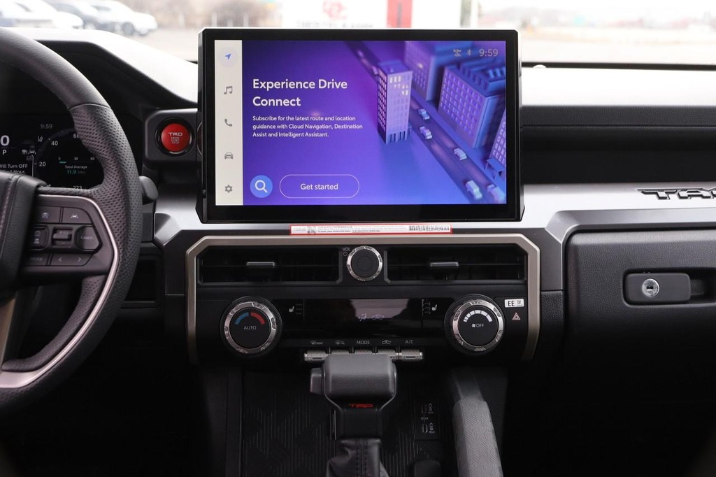 Toyota Tacoma 4WD Vehicle Full-screen Gallery Image 24