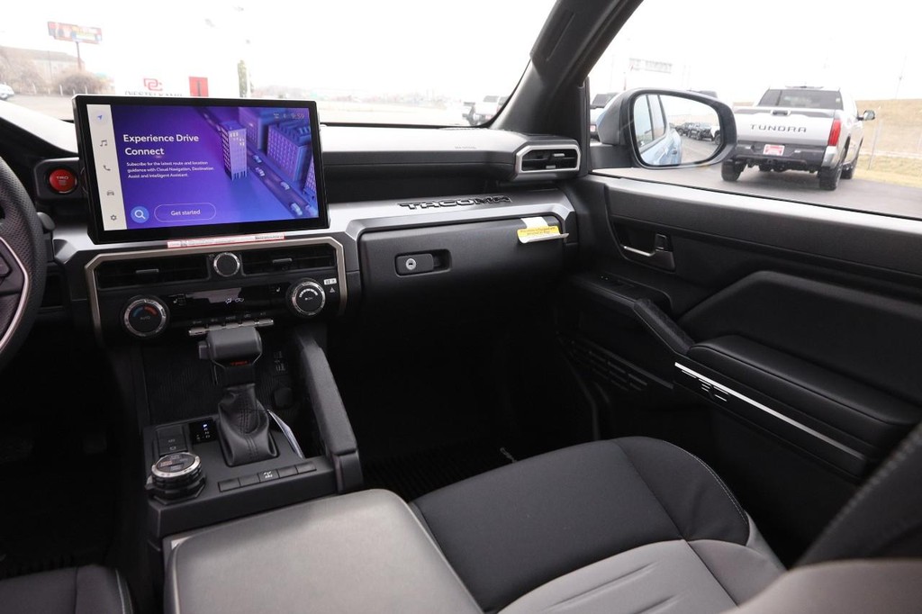 Toyota Tacoma 4WD Vehicle Full-screen Gallery Image 25