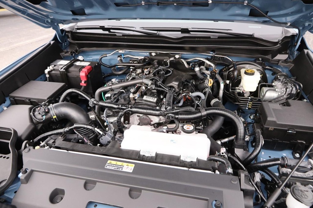 Toyota Tacoma 4WD Vehicle Full-screen Gallery Image 27