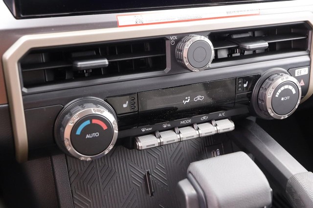 Toyota Tacoma 4WD Vehicle Image 18