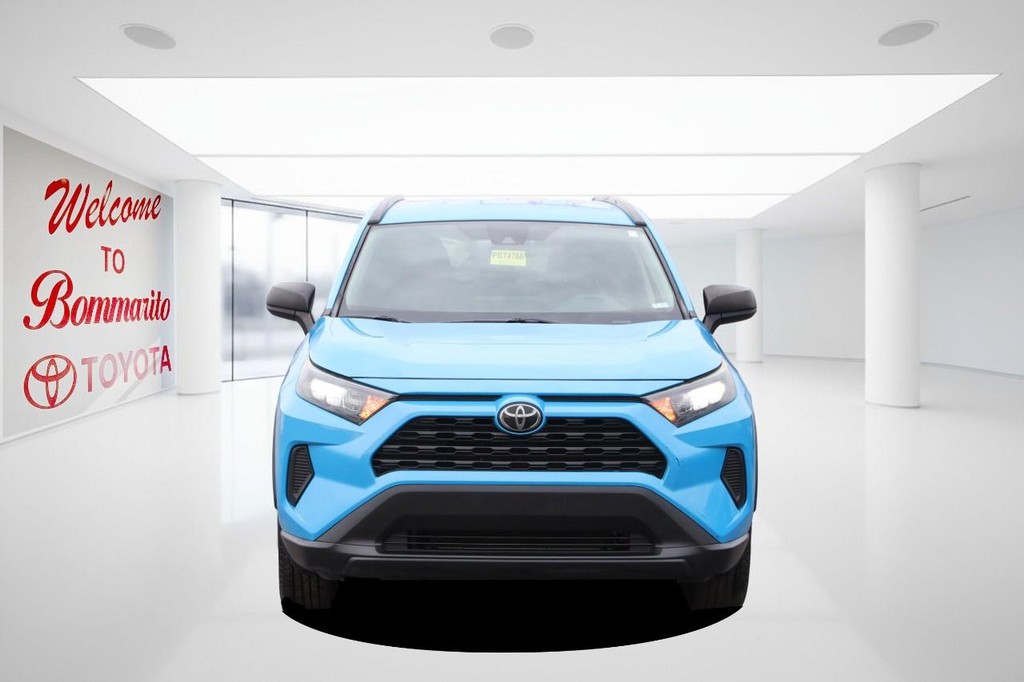 Toyota RAV4 Vehicle Full-screen Gallery Image 4
