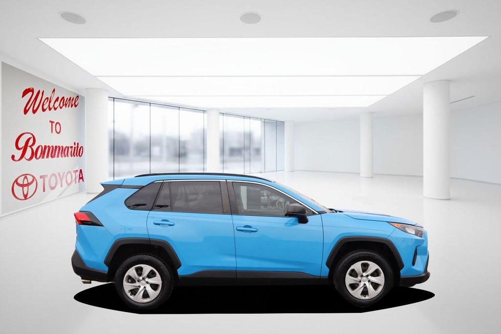 Toyota RAV4 Vehicle Full-screen Gallery Image 5