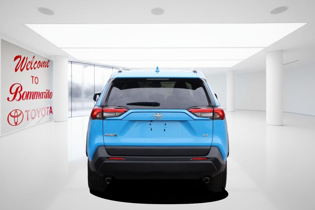 Toyota RAV4 Vehicle Full-screen Gallery Image 6