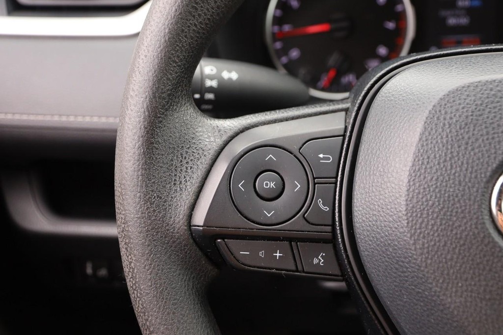 Toyota RAV4 Vehicle Full-screen Gallery Image 15