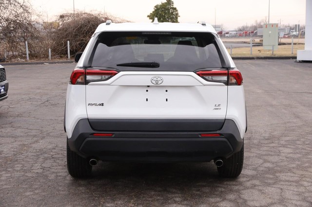 Toyota RAV4 Vehicle Image 09