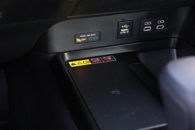 Toyota Camry Vehicle Image 18