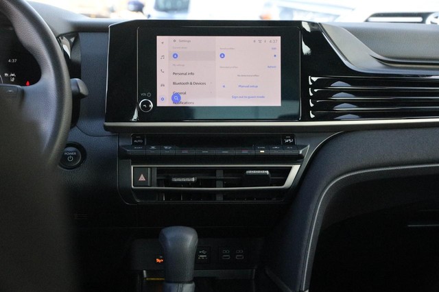 Toyota Camry Vehicle Image 24