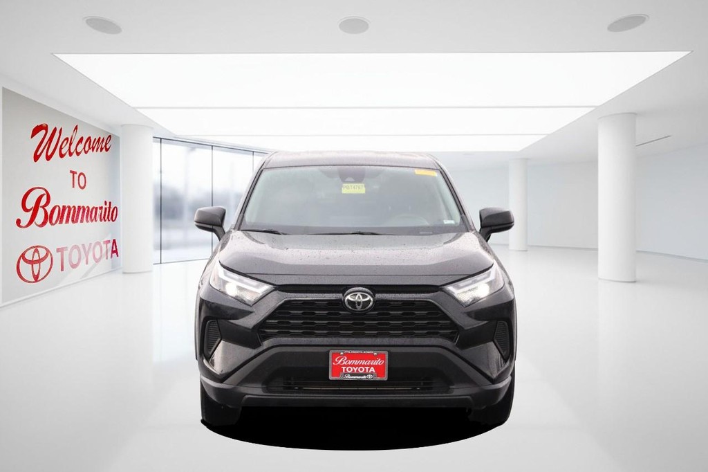 Toyota RAV4 Vehicle Full-screen Gallery Image 5